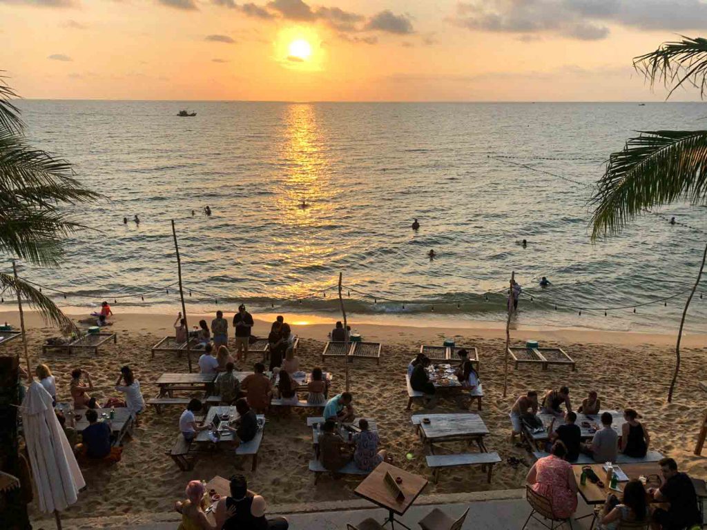 Không gian bãi biển tại Sunset Beach Bar Phú Quốc